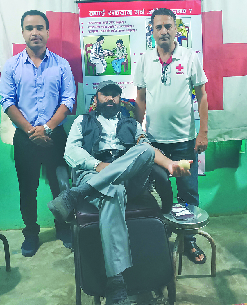 १८३ औं पटक गरे कर्माचार्यले रक्तदान